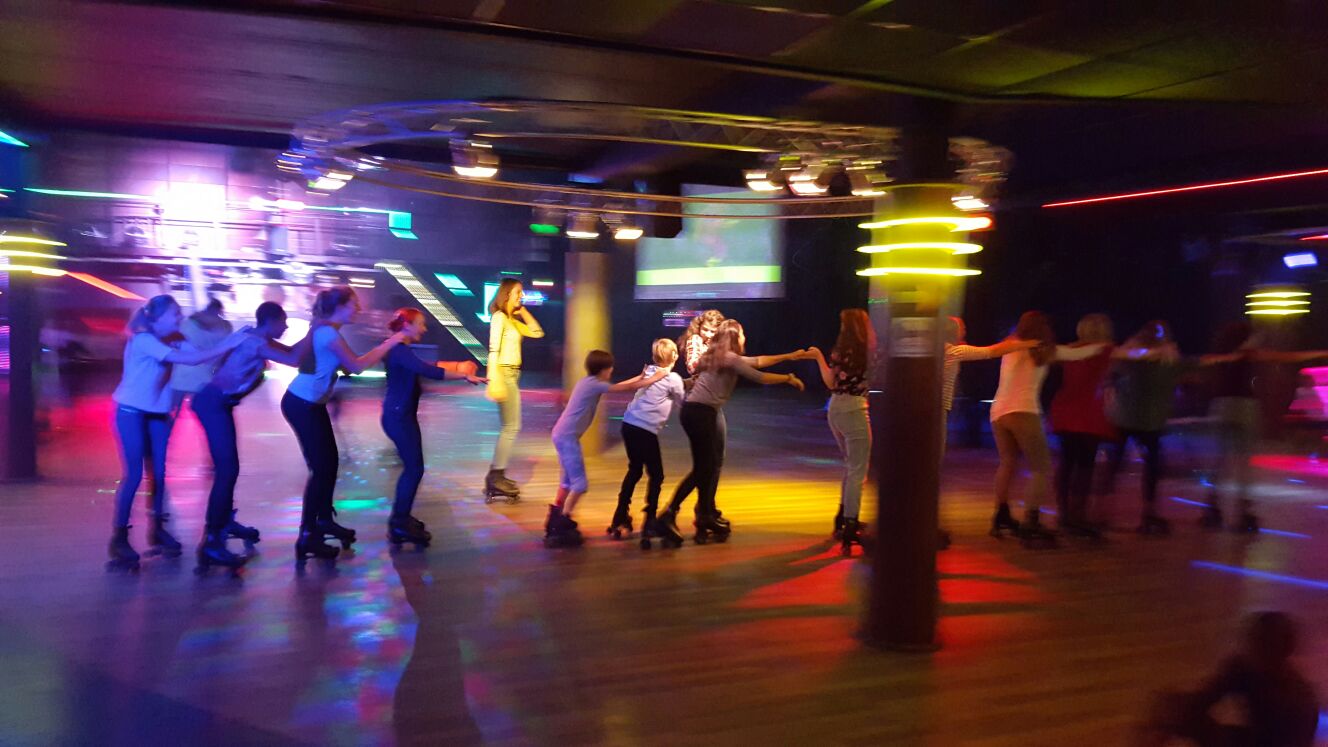Een uniek skatefeestje in de rollerdisco