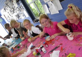 kinderfeestje Friesland, kinderfeestje pannenkoeken Friesland, kinderfeestje De Koppenjan, kinderfeestje Friesland De Koppenjan, kinderfeestje kaarsen maken Friesland, kinderfeestje aardewerk schilderen Friesland, kinderfeestje midgetgolfen friesland, kinderfeestje kinderboerderij Friesland, creatief kinderfeestje friesland, sportief kinderfeestje friesland, kinderfeestje